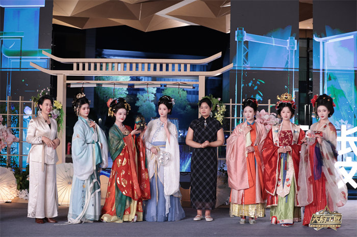 《天府工匠》走进天府长岛数字文创园pg模拟器电脑版聚焦成都数字文创产业(图2)